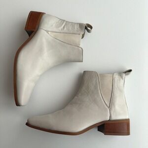 Journee Signature White Leather Brooklee Square Toe Stacked Chelsea Boots sz 11